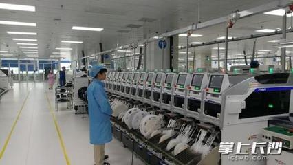 比亞迪長沙工廠攜手華為 預(yù)計年內(nèi)實現(xiàn)日產(chǎn)手機8萬臺，賦能日用百貨供應(yīng)鏈
